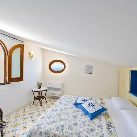 Sleeps 6 Air Con Wifi Casa vacanze Praiano