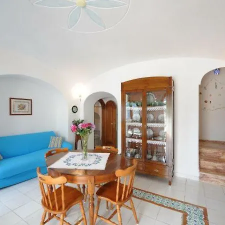 Sleeps 6 Air Con Wifi Praiano
